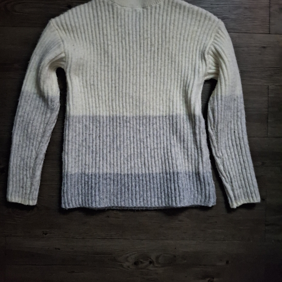 Talbots Cream and Gray Ribbed Turtleneck Sweater - Picture 6 of 6